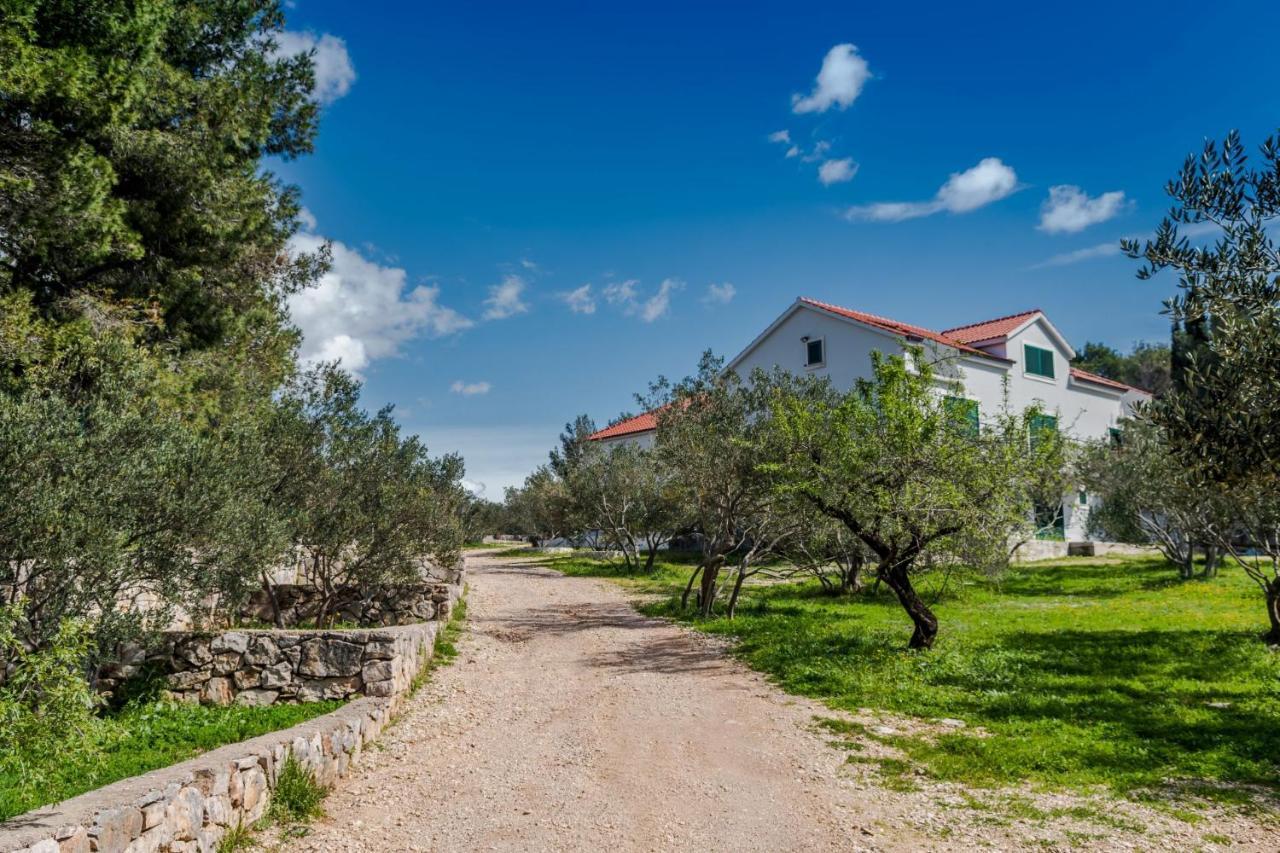 Bijaka Villas&Apartments Милна Екстериор снимка